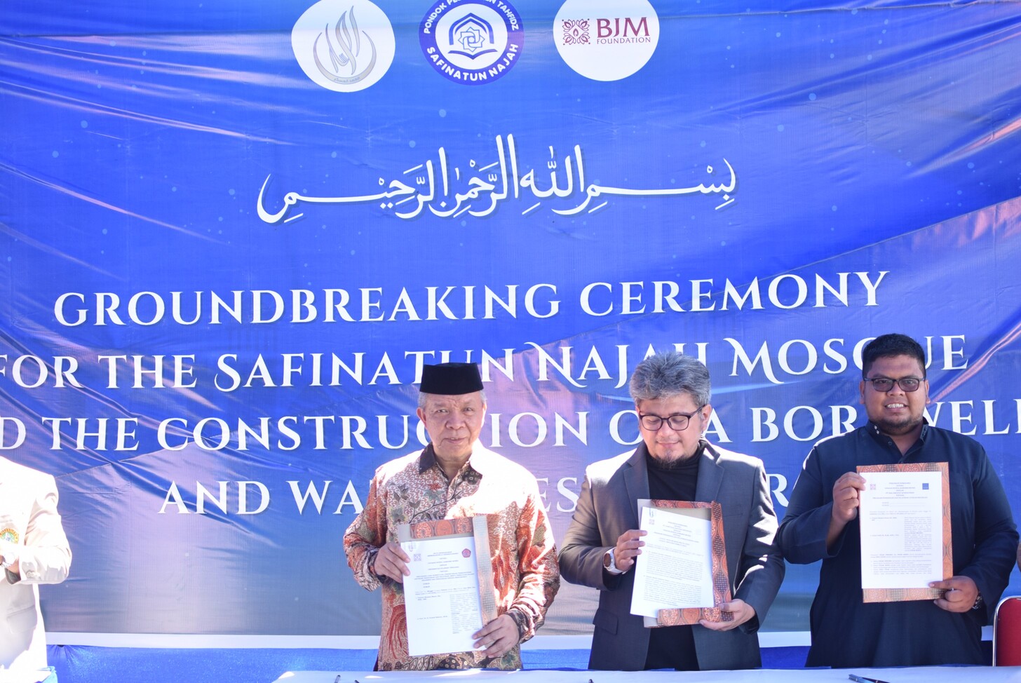 UNSULTRA dan BJM Foundation Teken MoU dan MoA Sekaligus Laksanakan Peletakan Batu Pertama Pembangunan Sumur Bor di Nambo